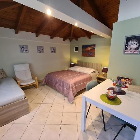 Semelia'S Guest House Spata  Bagian luar foto