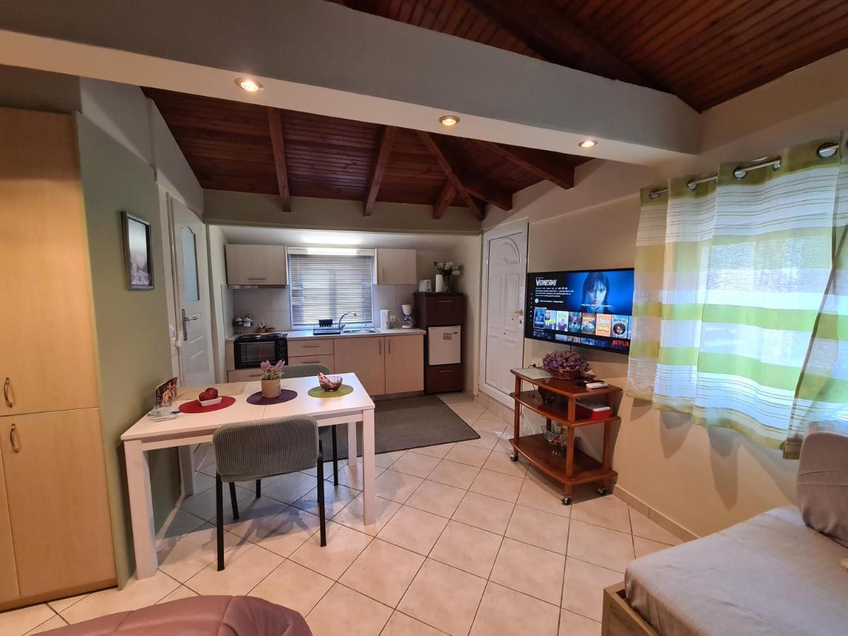 Semelia'S Guest House Spata  Bagian luar foto