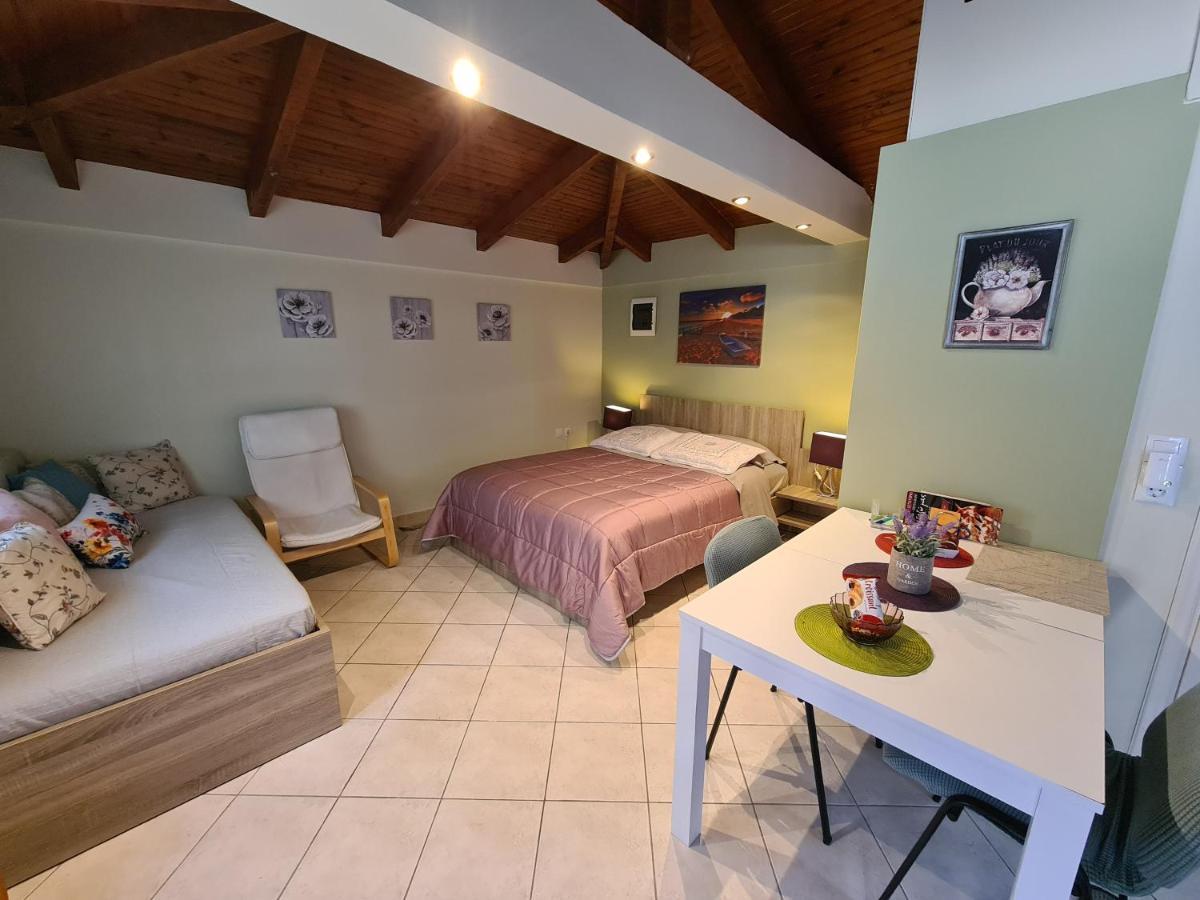 Semelia'S Guest House Spata  Bagian luar foto